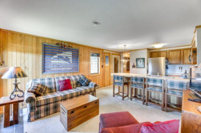 2 Mi to Snowshoe Resort Townhome with Deck!